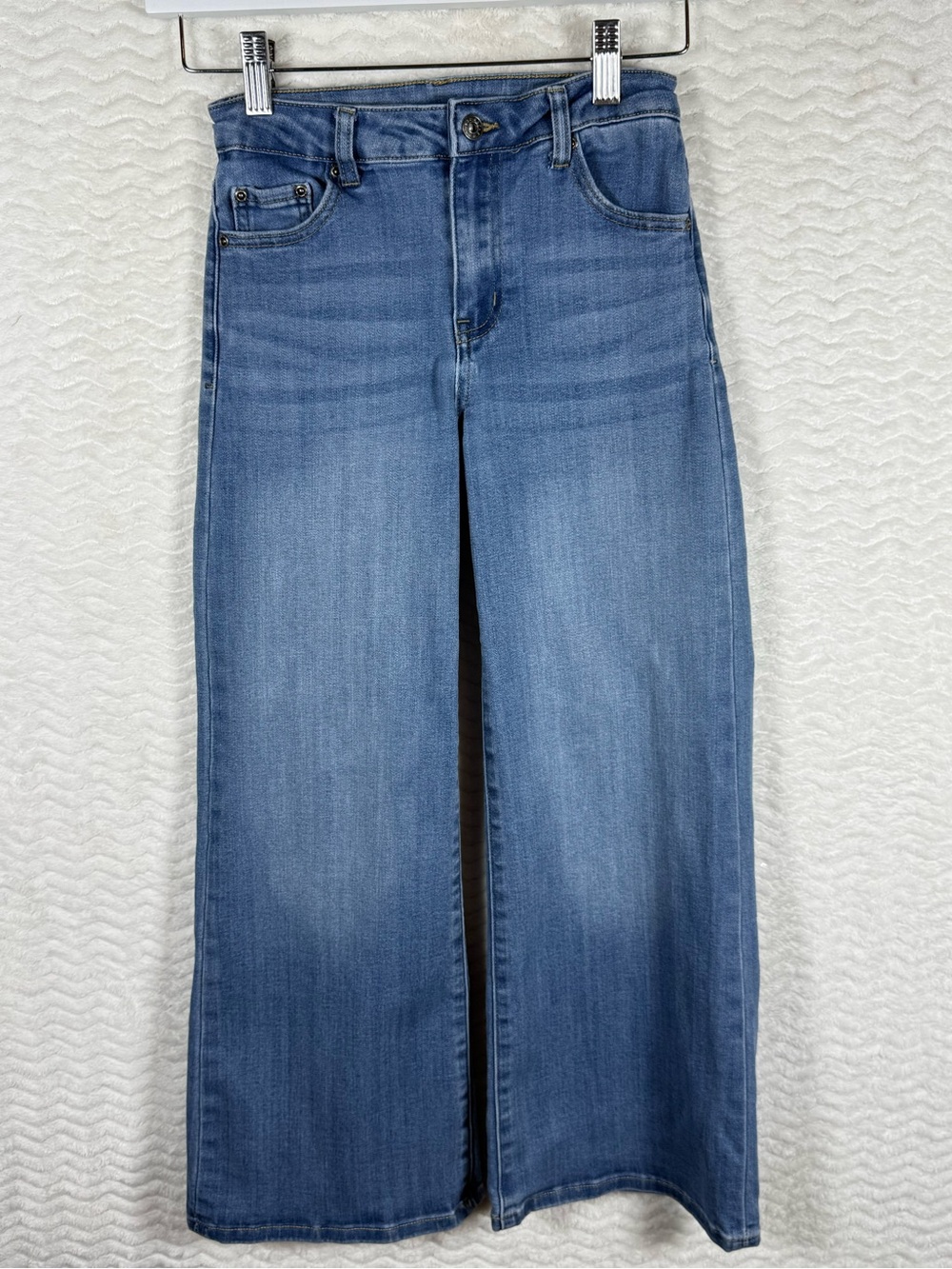 Tractr Wide-Leg Kids Jeans in Medium Blue with pink bows on back pockets 🧡🧡😎🤩